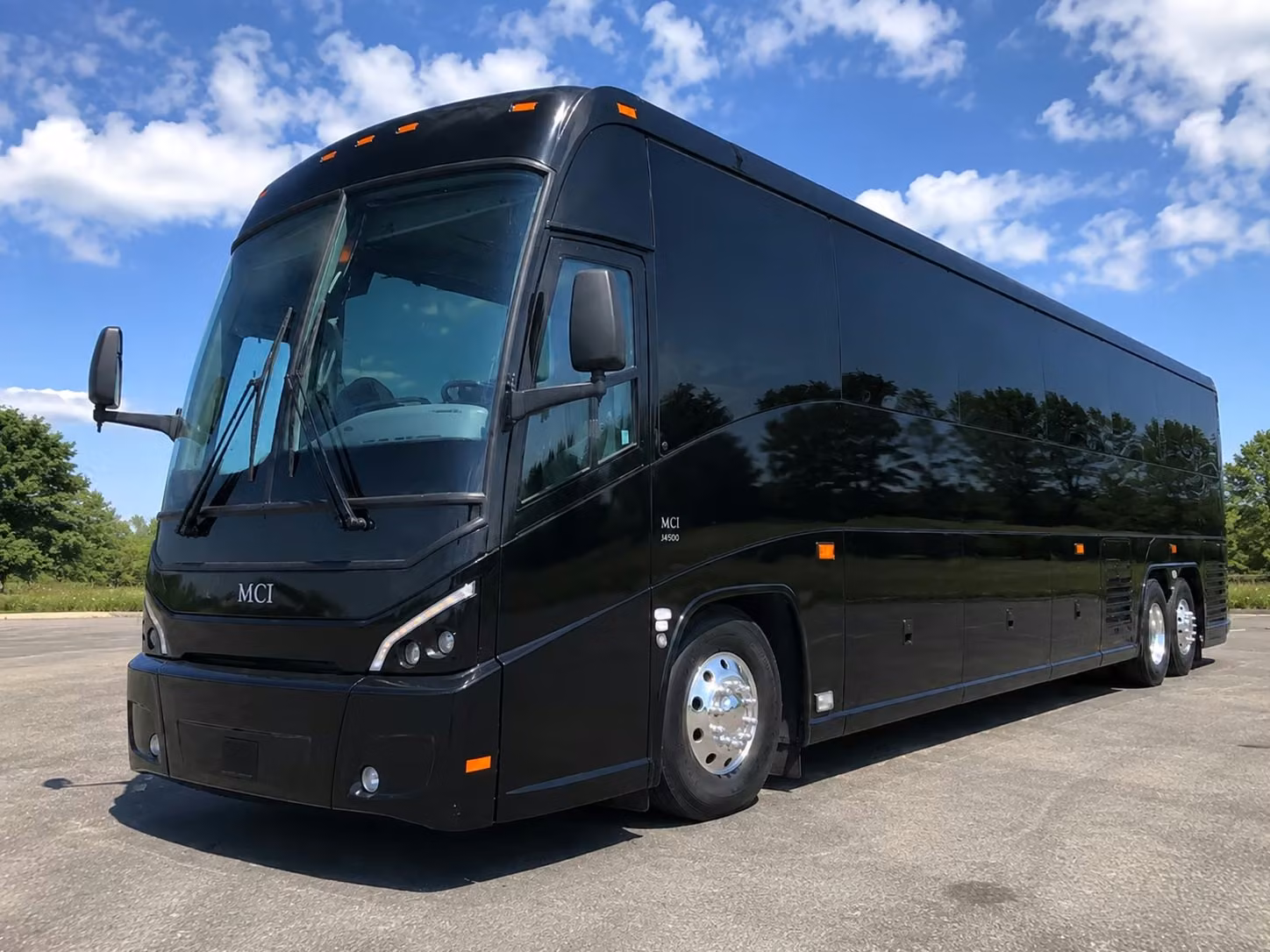 airport transfer shuttles to and from louis armstrong new orleans international airport